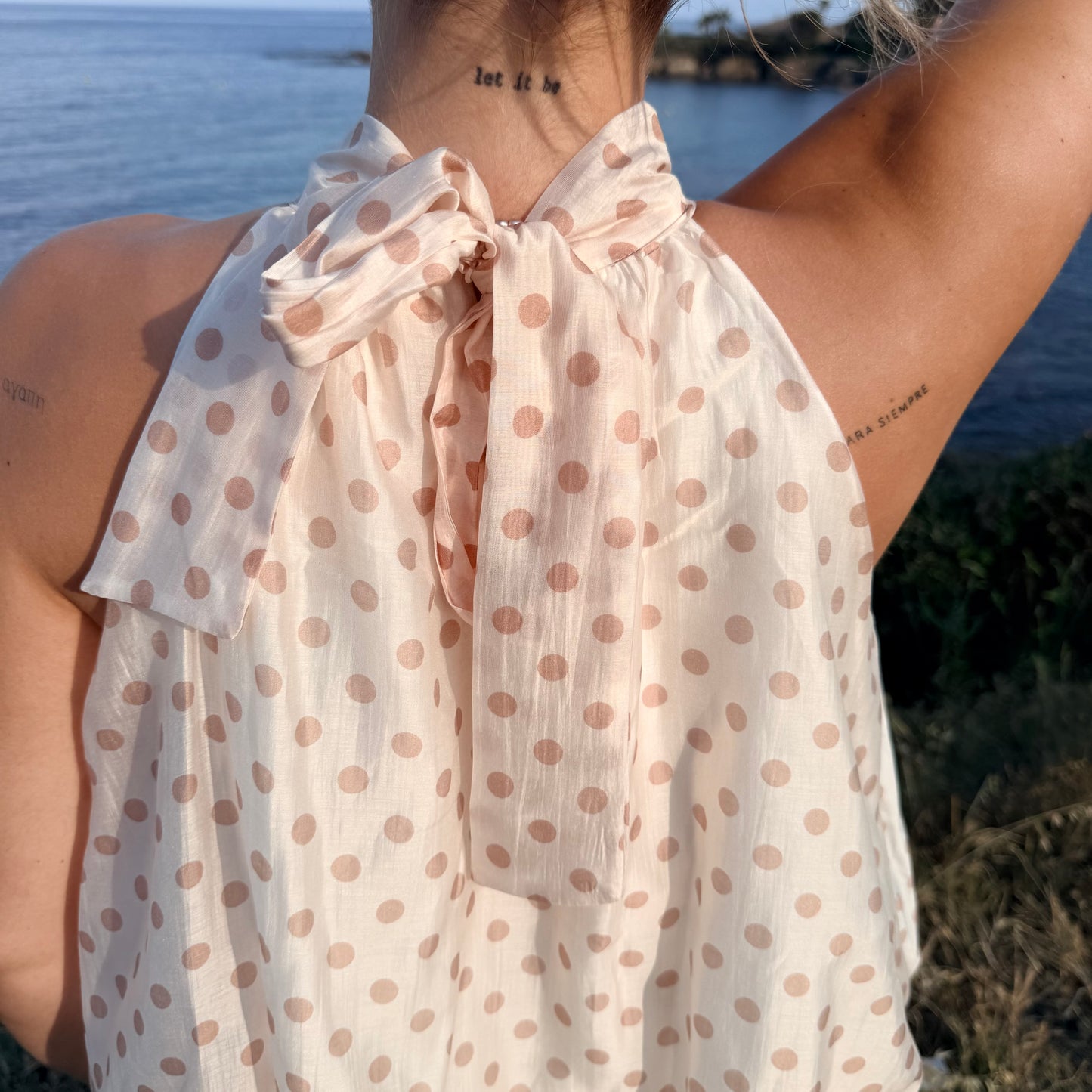 Top à pois beige