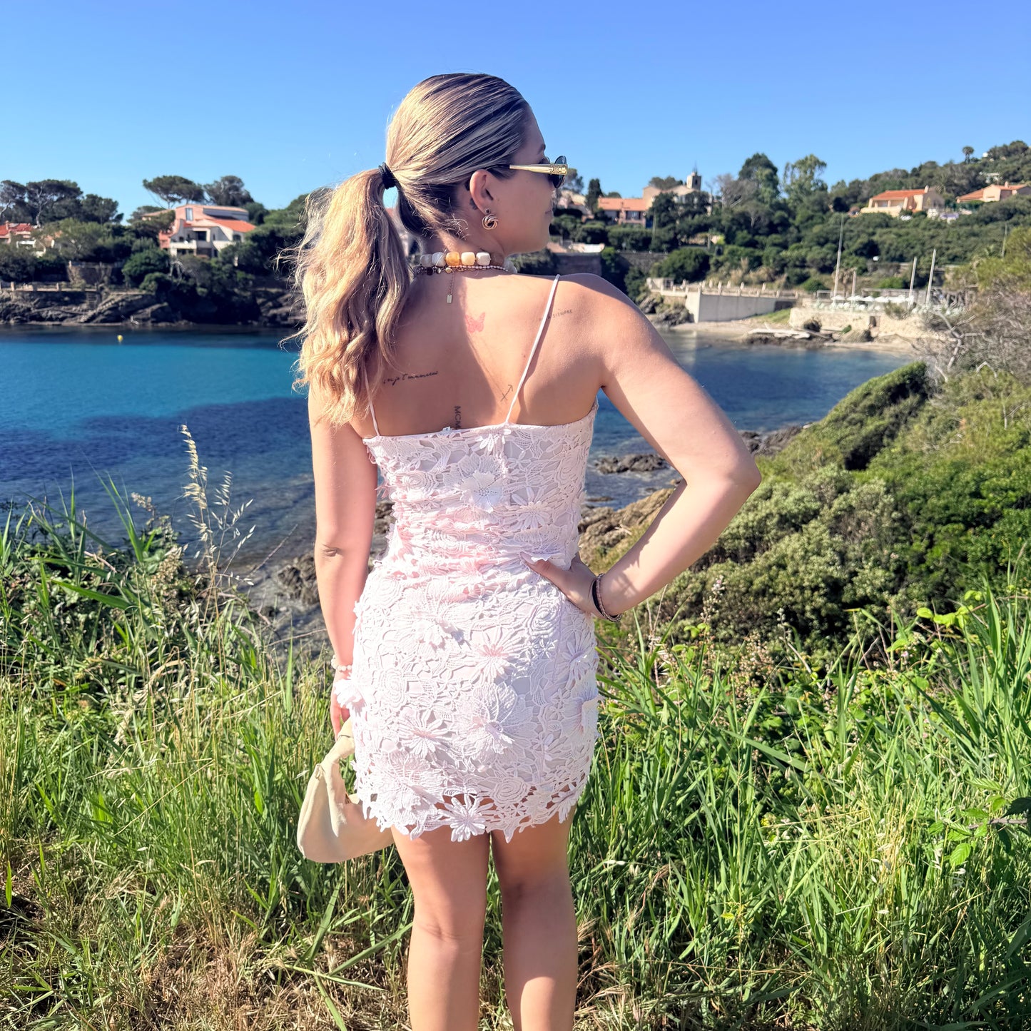 Robe en dentelle rose