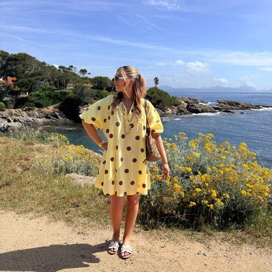 Robe à pois jaune