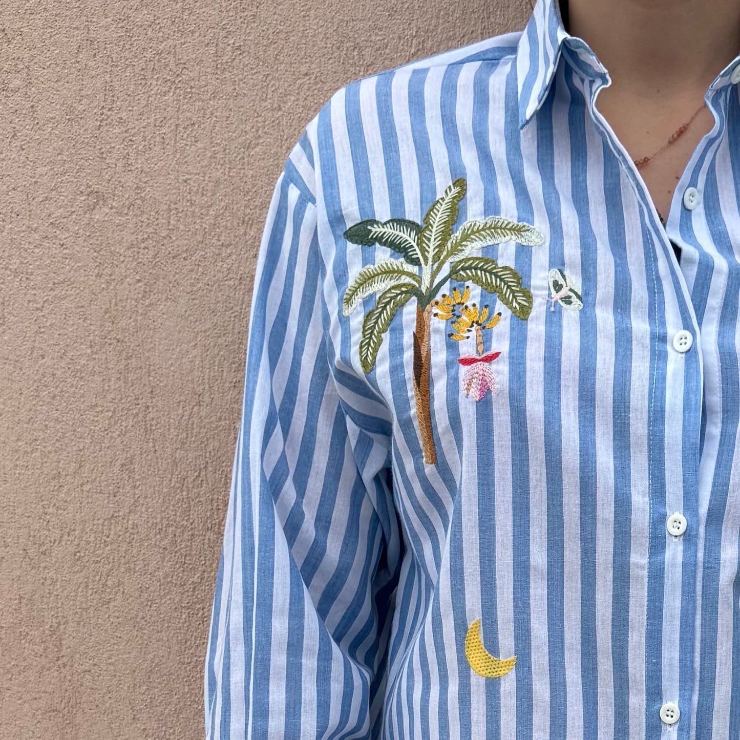 Chemise brodée bleue