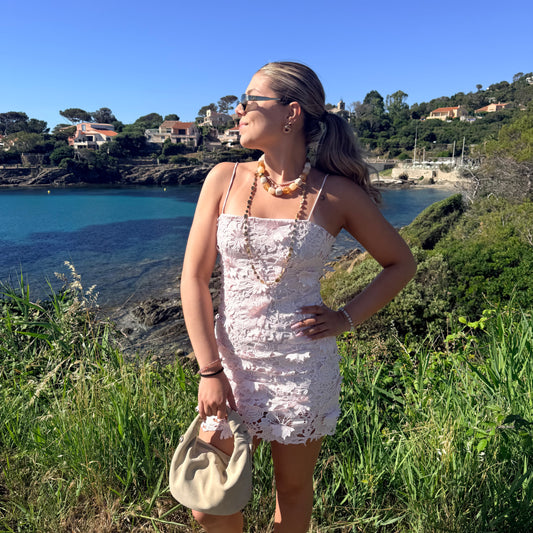 Robe en dentelle rose
