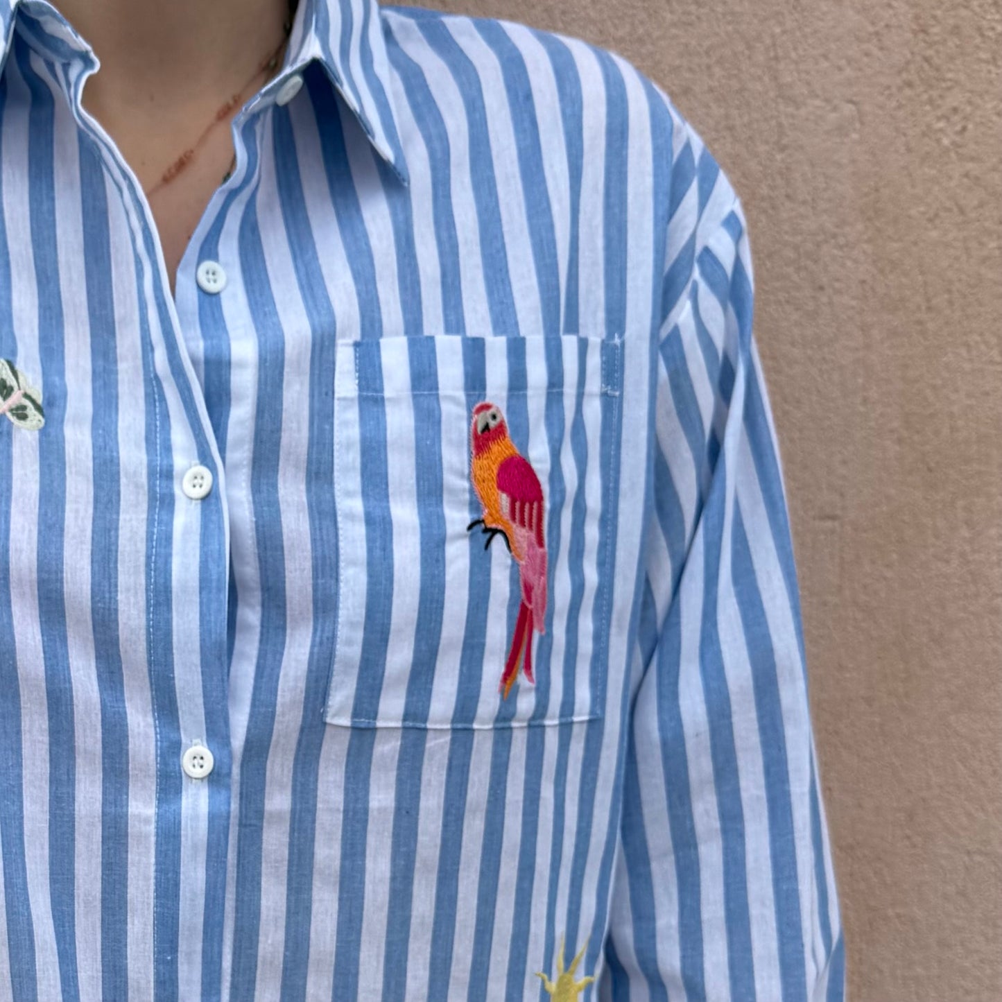 Chemise brodée bleue