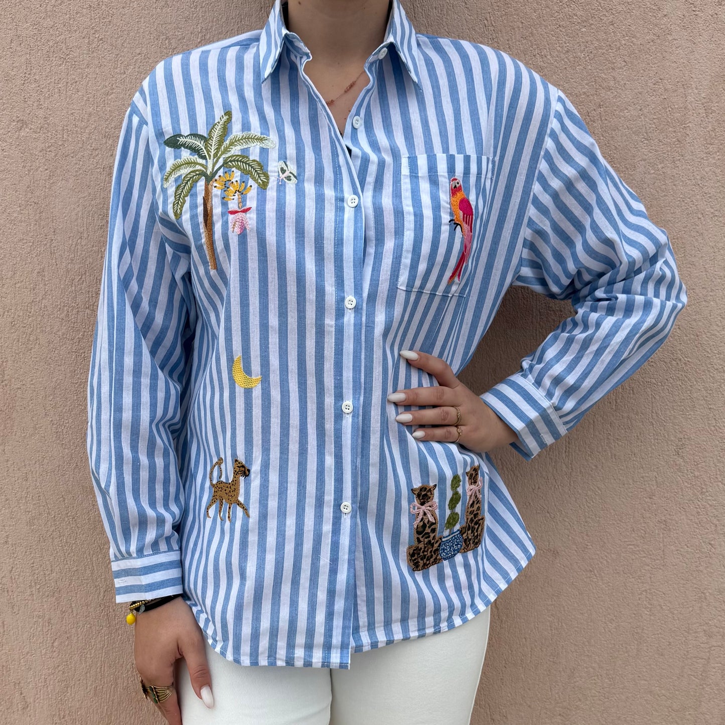 Chemise brodée bleue