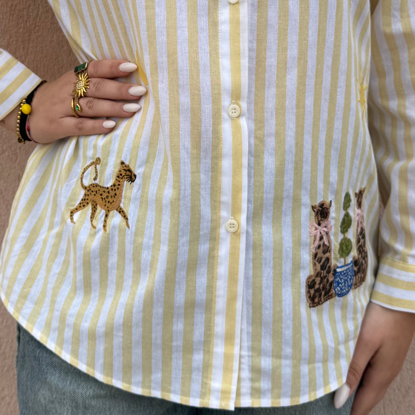 Chemise brodée jaune