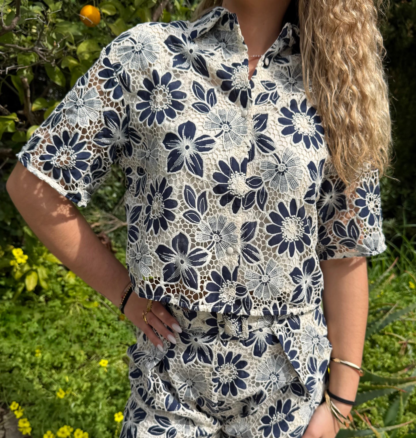 Chemise broderies fleurs