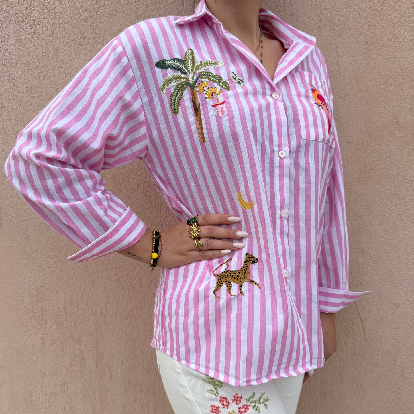 Chemise brodée rose