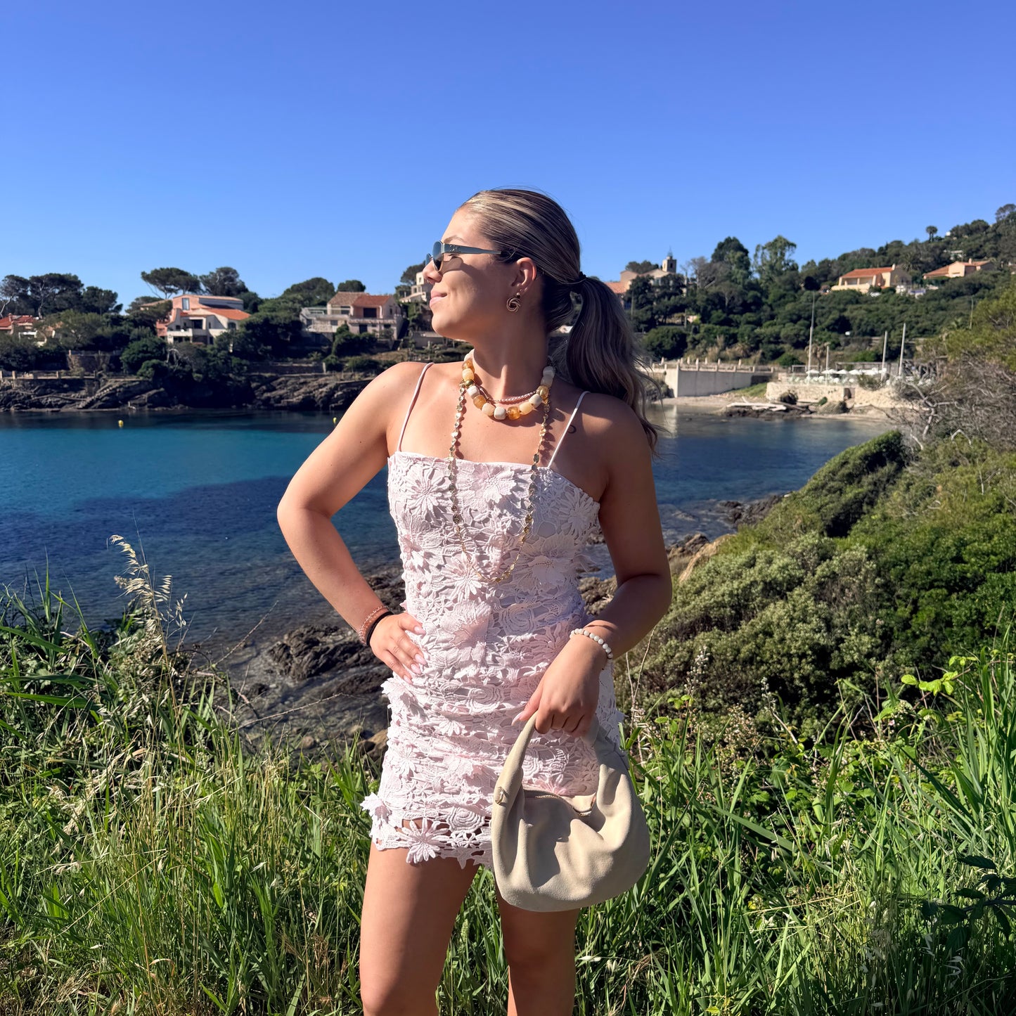 Robe en dentelle rose