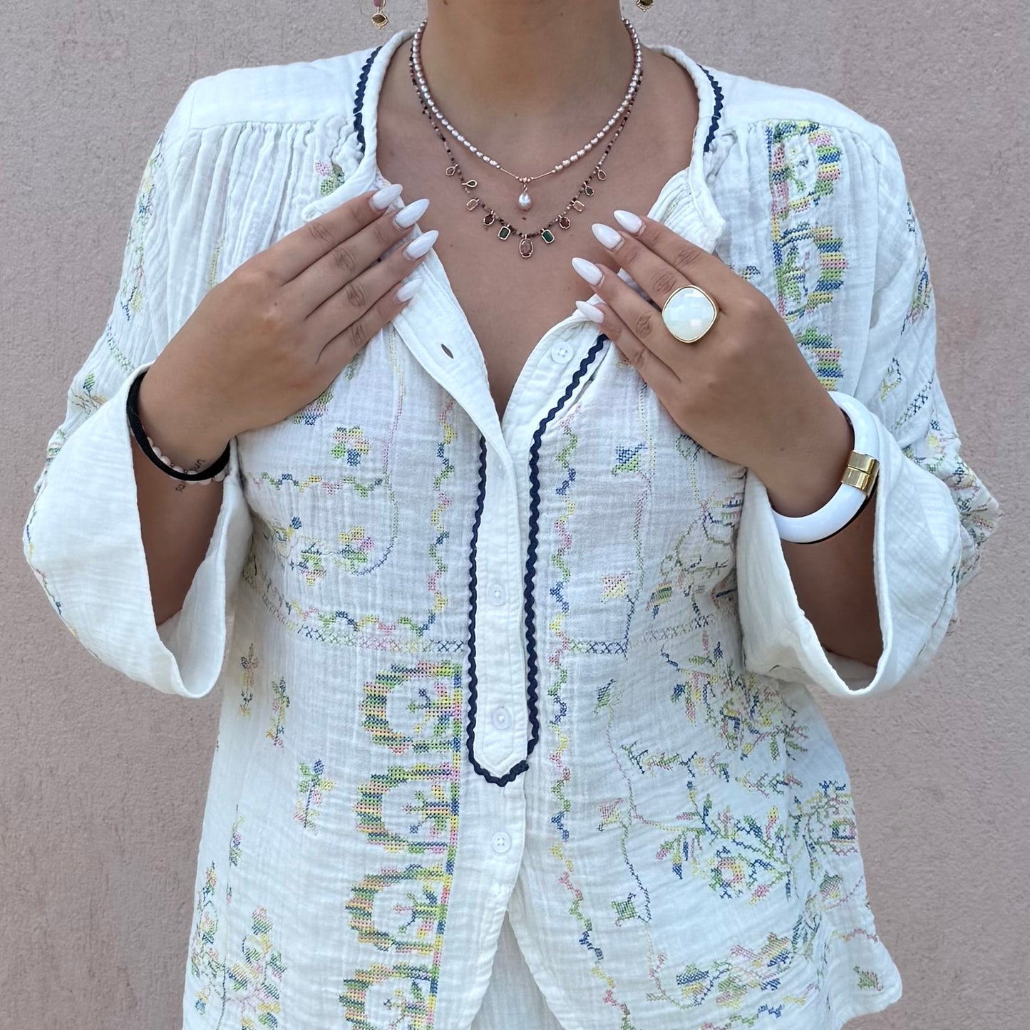 Blouse brodée