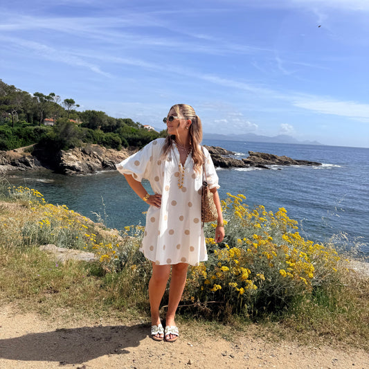 Robe blanche à pois beiges