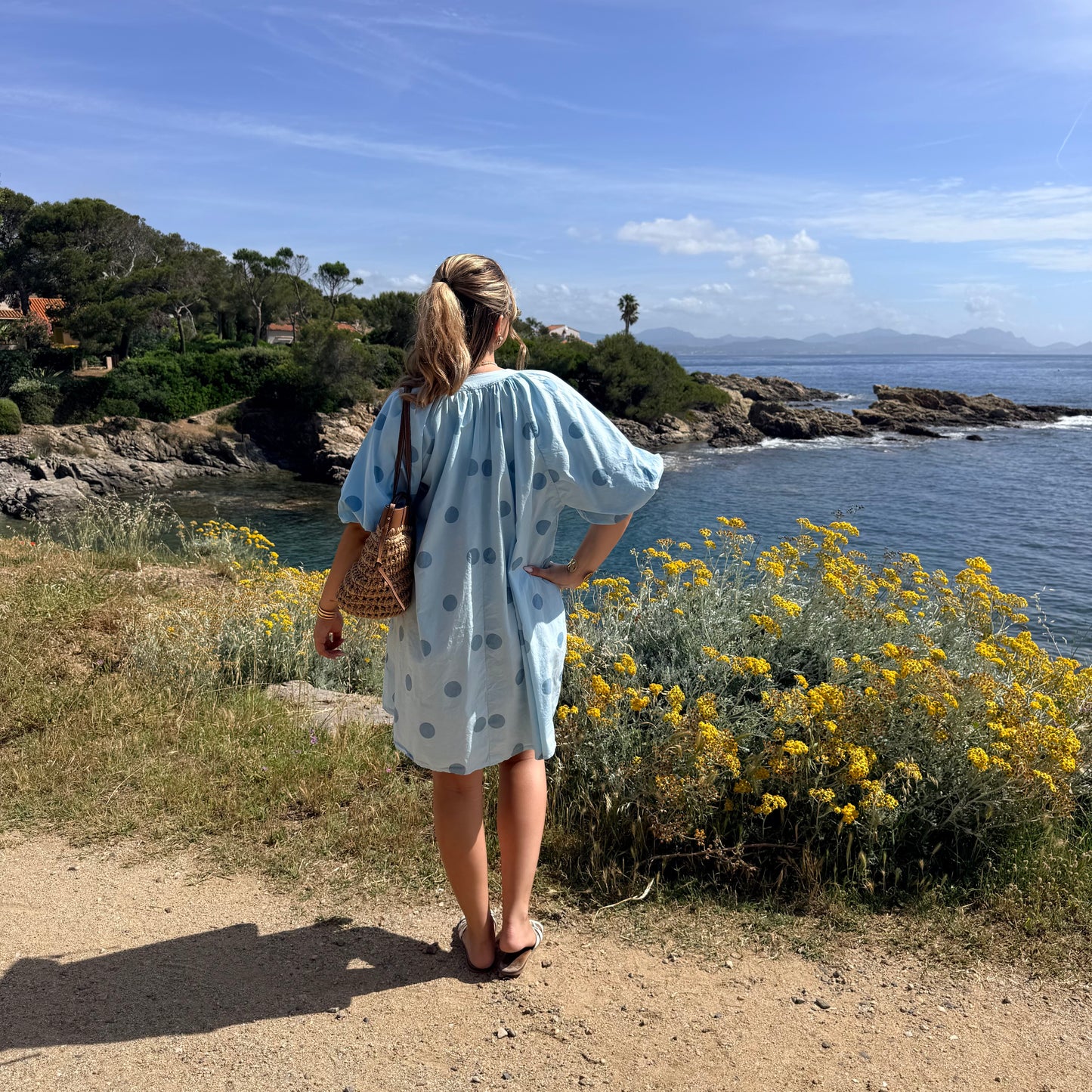 Robe à pois bleue