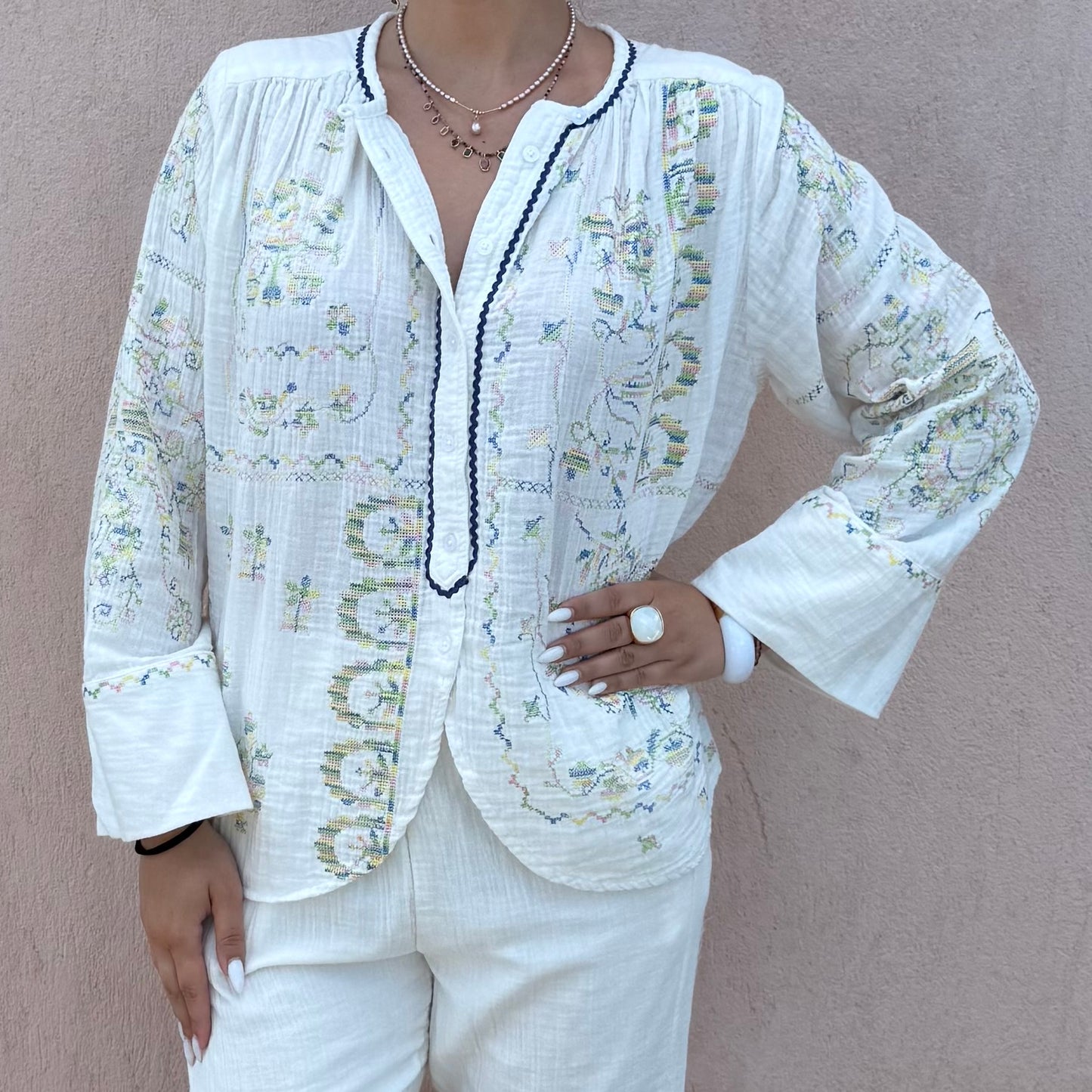 Blouse brodée