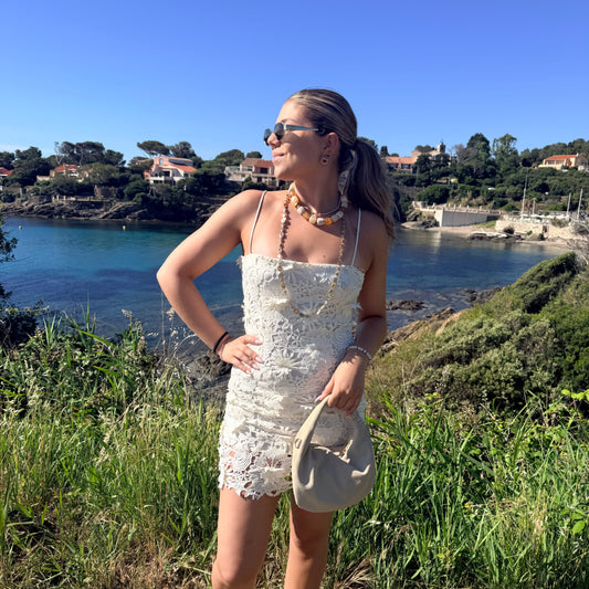 Robe en dentelle blanche